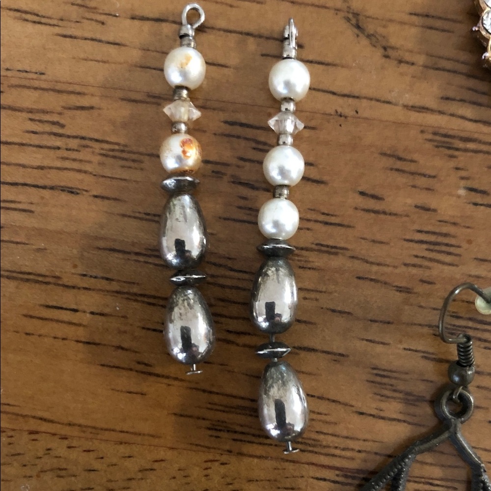 Costume Pearl and Gold Women's Earrings Jewelry - Picture 2 of 10